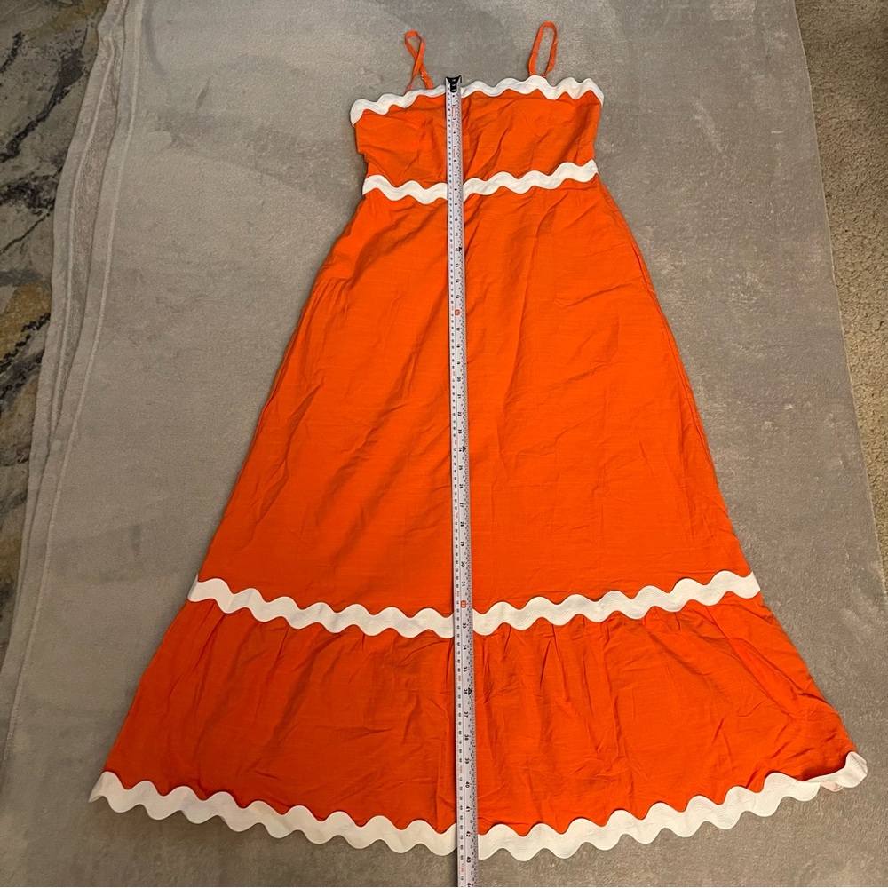 Elegant Coral Midi Dress with White Trim - Picture 4 of 9